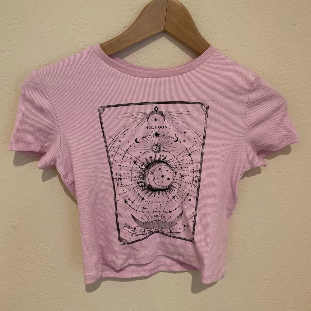 Cropped lilac/purple/pink tee